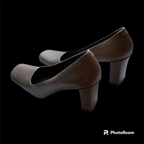 Via Spiga Classic Pump. Size 7.5 - Picture 6 of 6